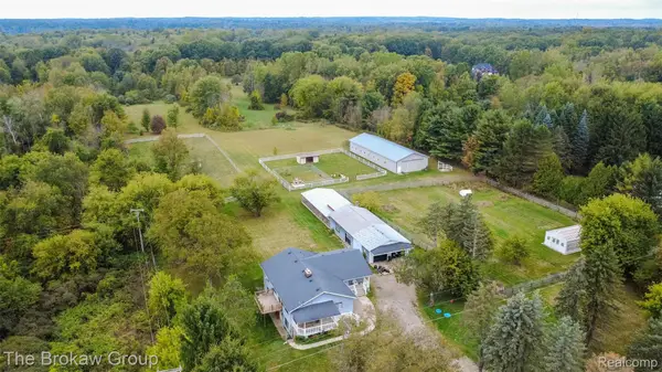 2425 Texter Road, Leonard, MI 48367
