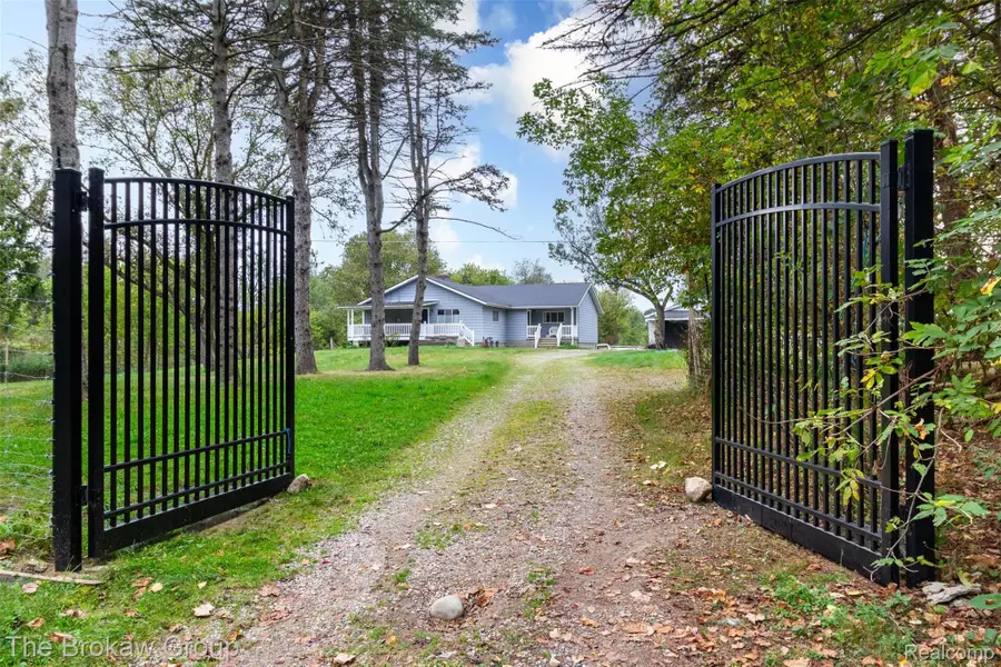 2425 Texter Road, Leonard, MI 48367 - Image #2