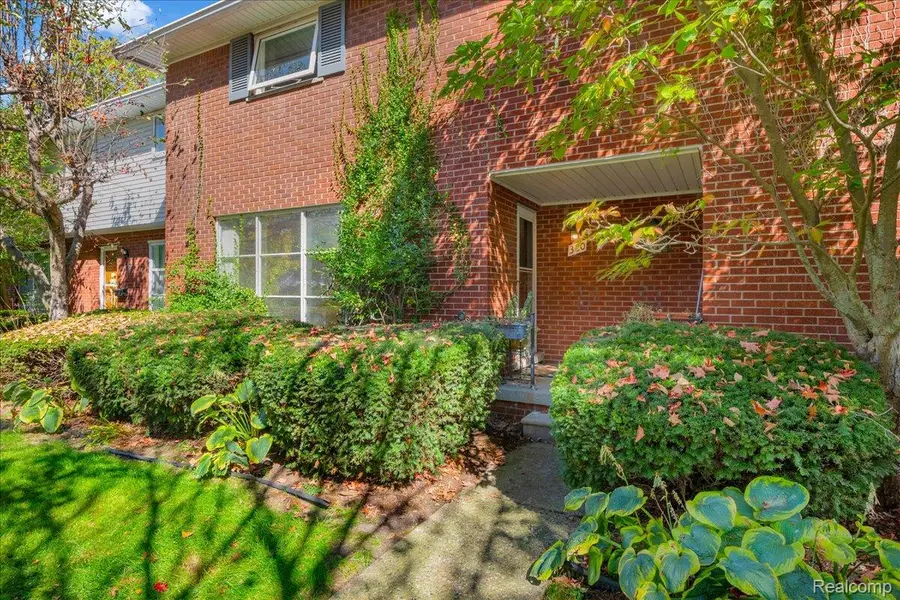 320 Neff Road, Grosse Pointe, MI 48230 - Image #2