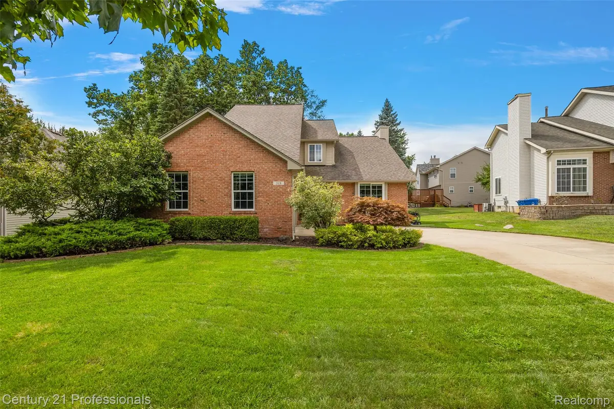 319 Pine Creek Court, Waterford, MI 48327 - Image #1