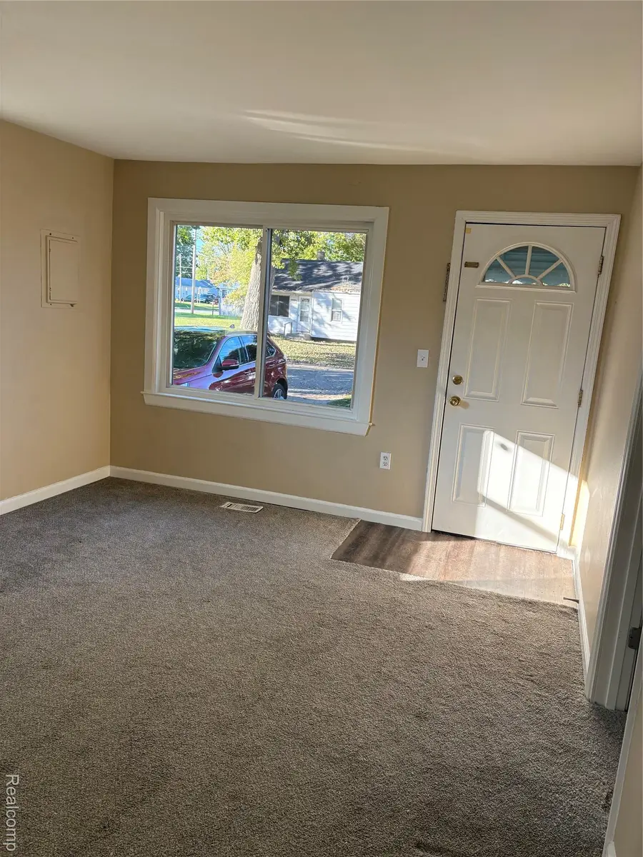 2264 E Schumacher Street, Burton, MI 48529 - Image #3