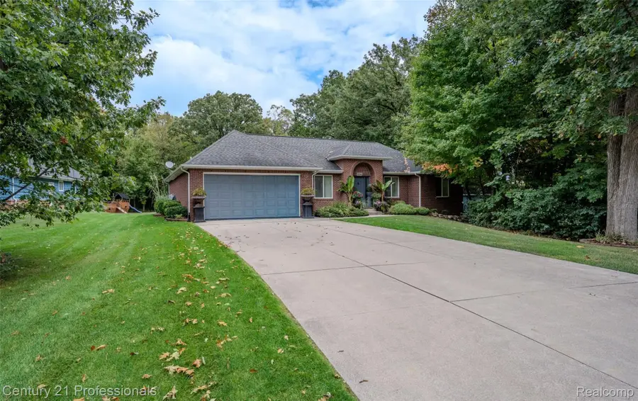 3285 Norton Lawn Drive, Rochester Hills, MI 48307 - Image #2