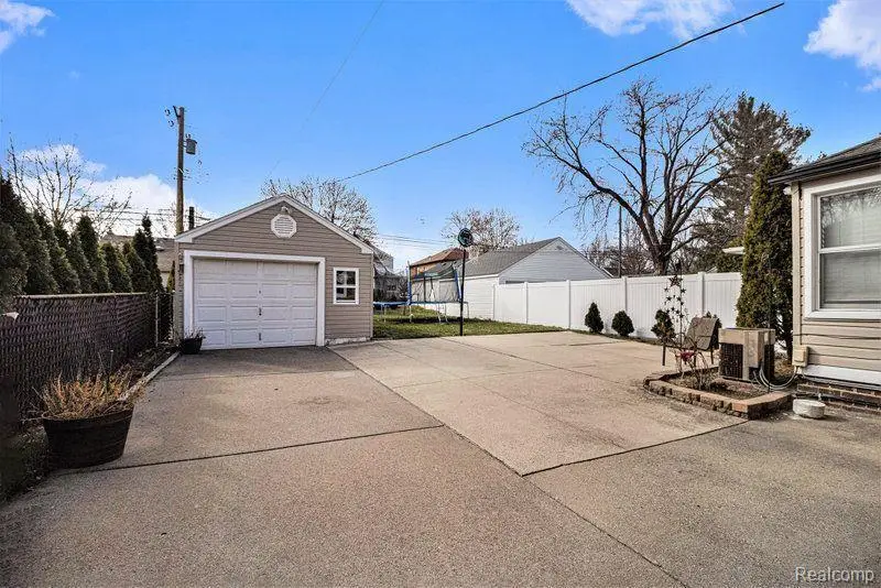 1803 N Rosevere Avenue, Dearborn, MI 48128 - Image #3