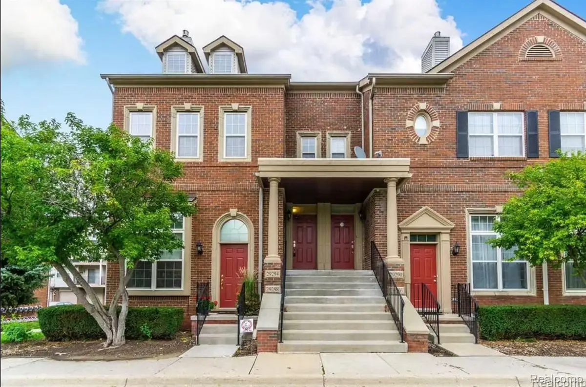 29294 W Glenoaks, Farmington Hills, MI 48334 - Image #1