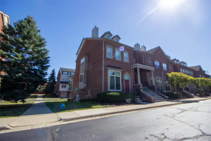 29294 W Glenoaks, Farmington Hills, MI 48334 - Image #3