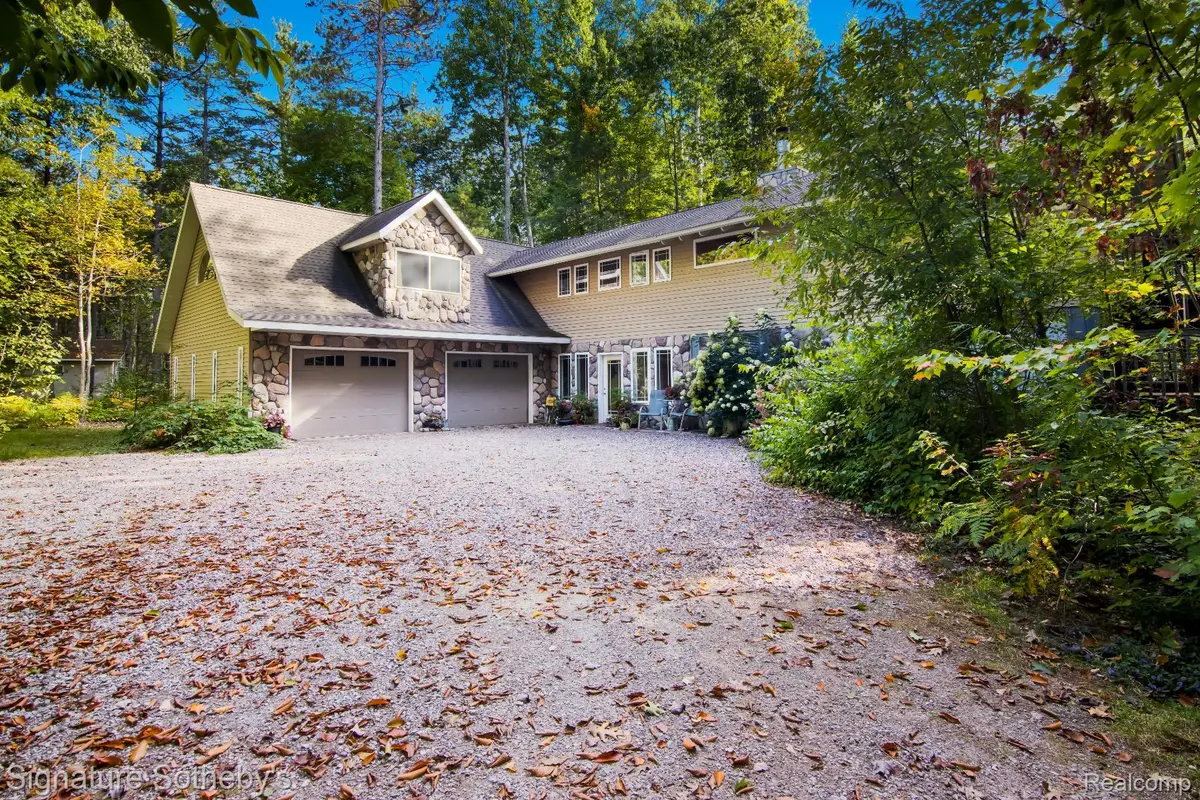 11436 Lakeview Road Ne, Bear Lake, MI 49646 - Image #1