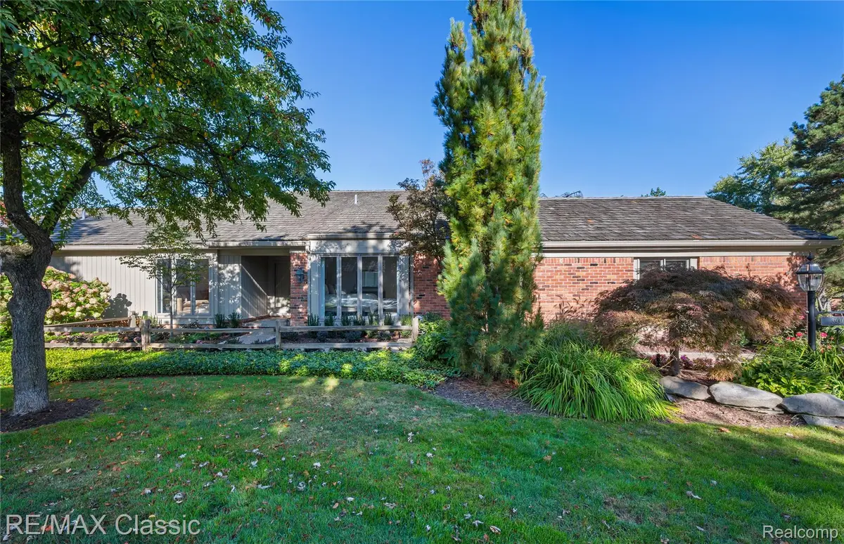3930 Maple Hill W, West Bloomfield, MI 48323 - Image #1