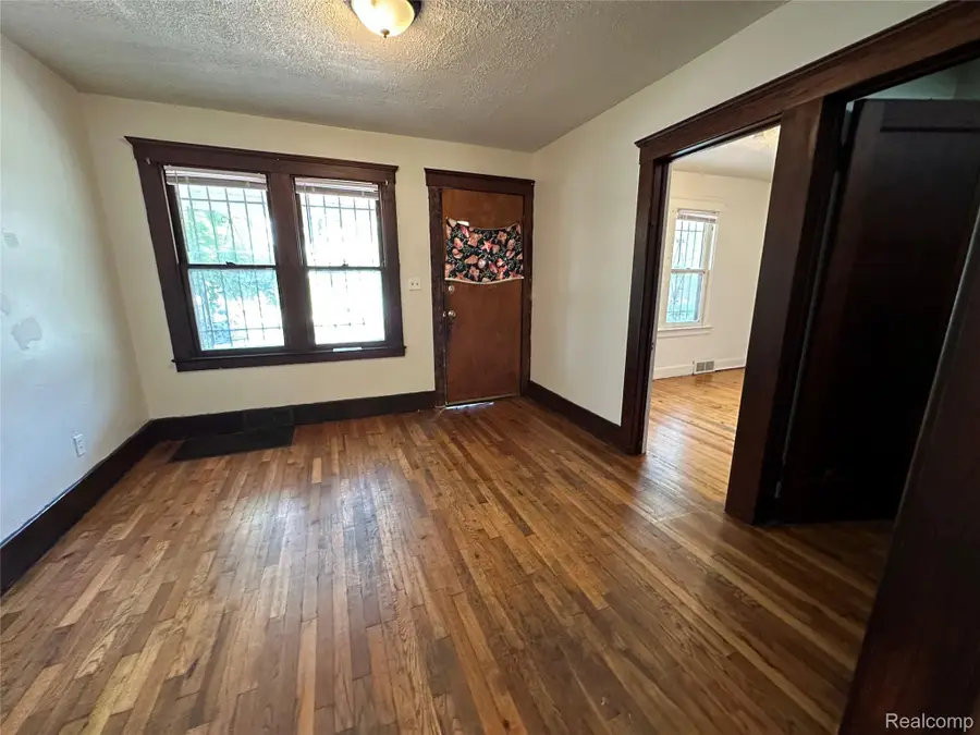 3879 Rohns Street, Detroit, MI 48214 - Image #3