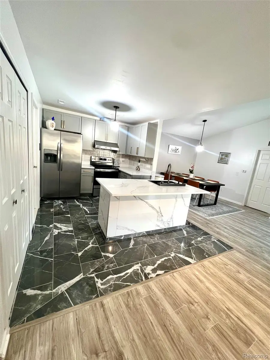 13185 Canopy Drive, Sterling Heights, MI 48313 - Image #2