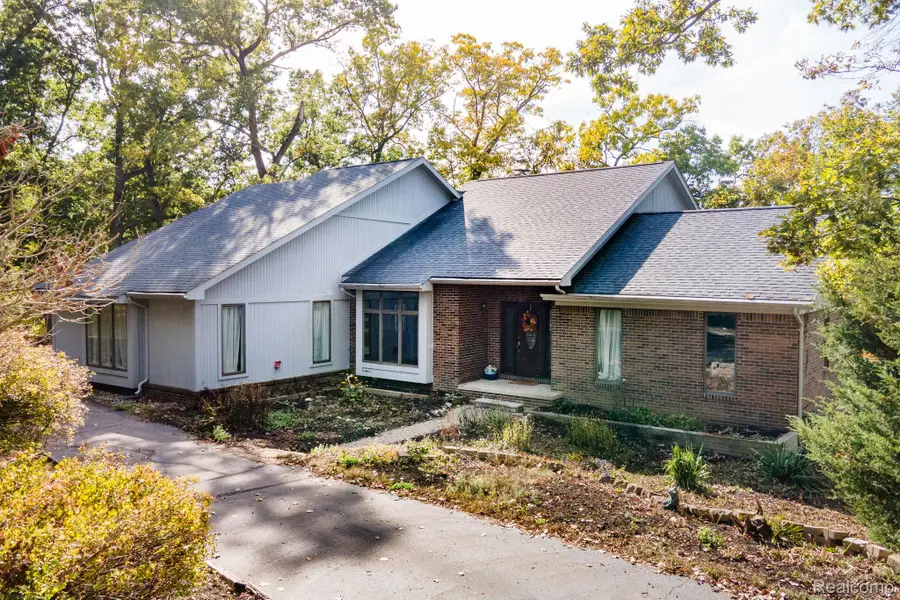 5550 N Rochester Road, Rochester, MI 48306 - Image #2