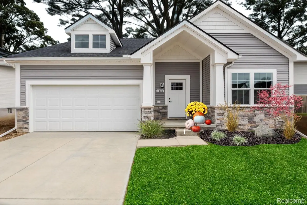 22622 Pine Drive, South Lyon, MI 48178 - Image #1