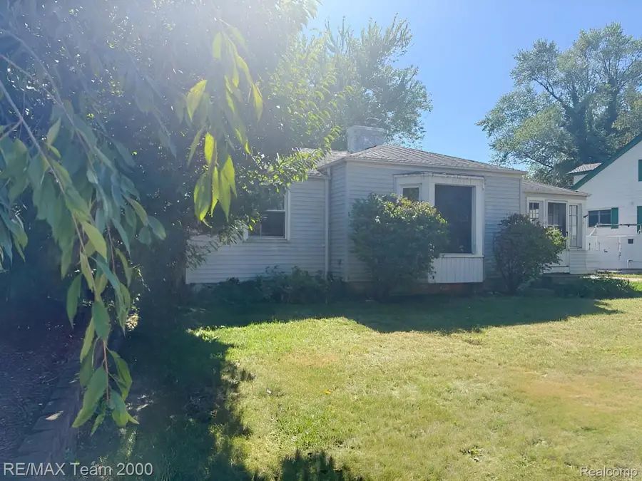 15240 Crescentwood Avenue, Eastpointe, MI 48021 - Image #2