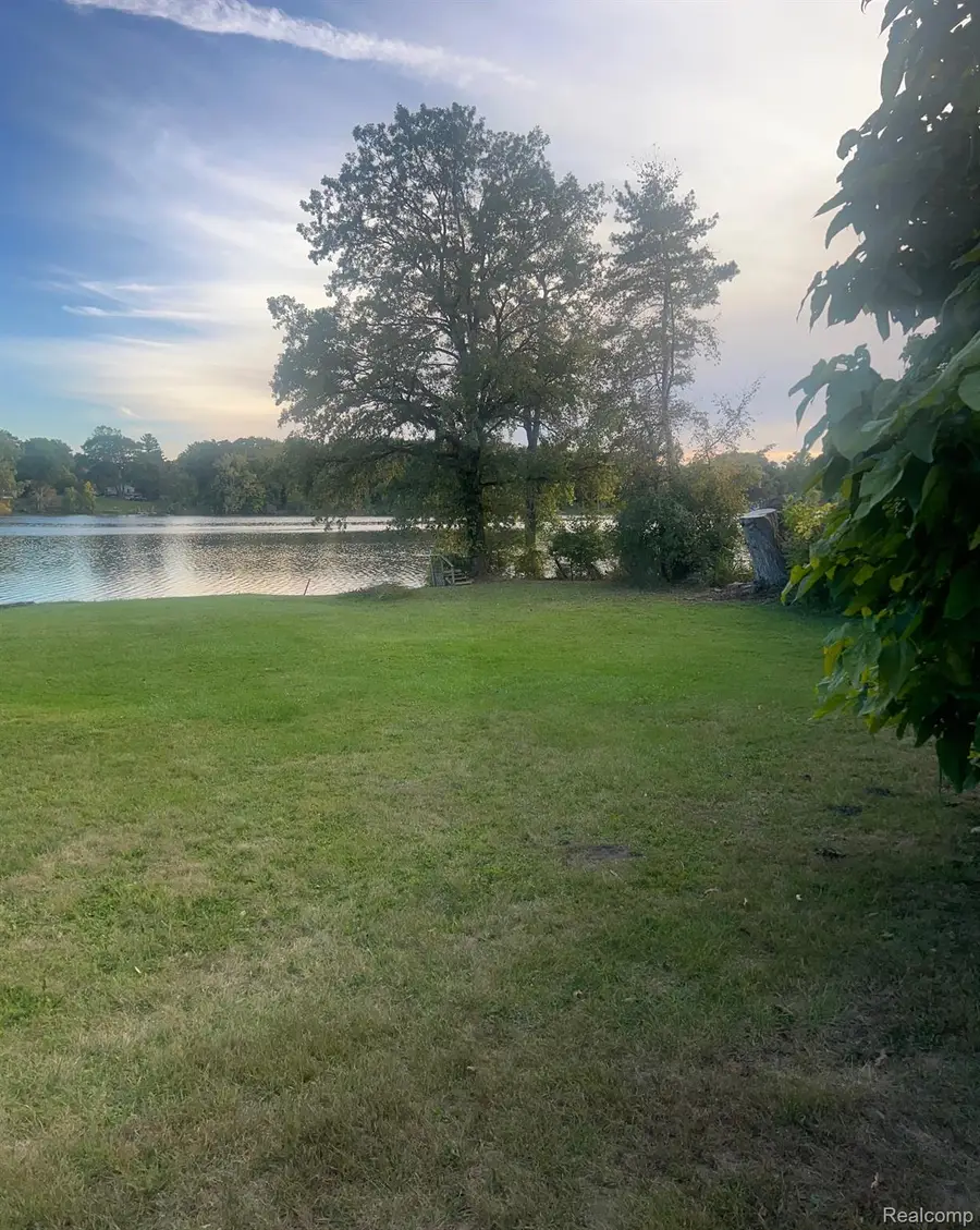 3364 E Pierson Road, Flint, MI 48506 - Image #2