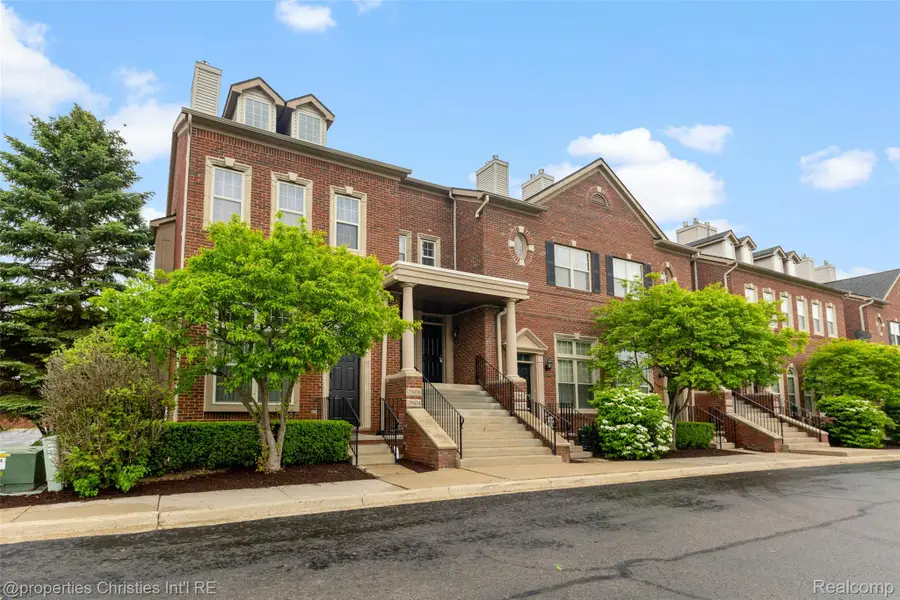 29426 Glen Oaks Boulevard W, Farmington Hills, MI 48334 - Image #2