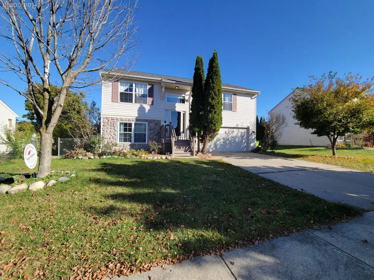 708 Ridgecrest Drive, Fenton, MI 48430 - Image #1