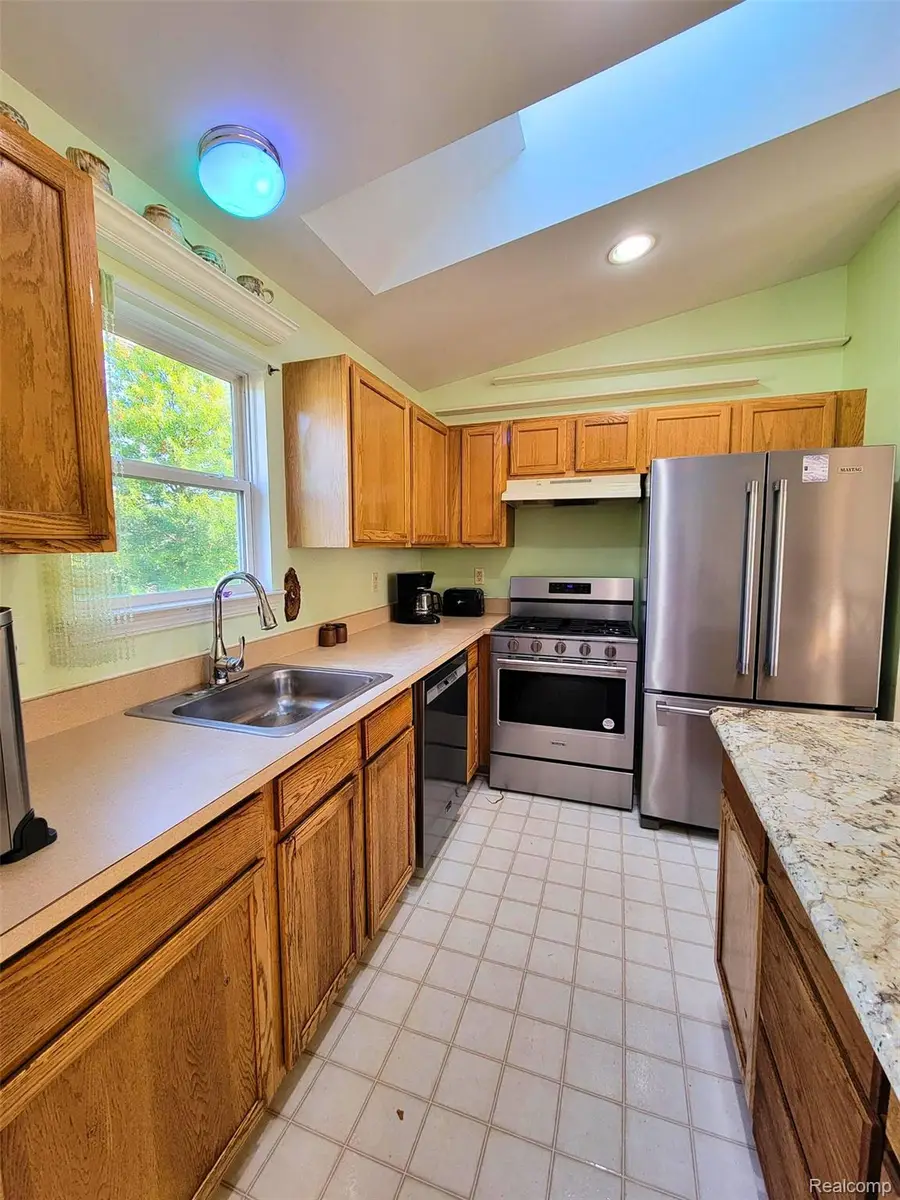 708 Ridgecrest Drive, Fenton, MI 48430 - Image #3