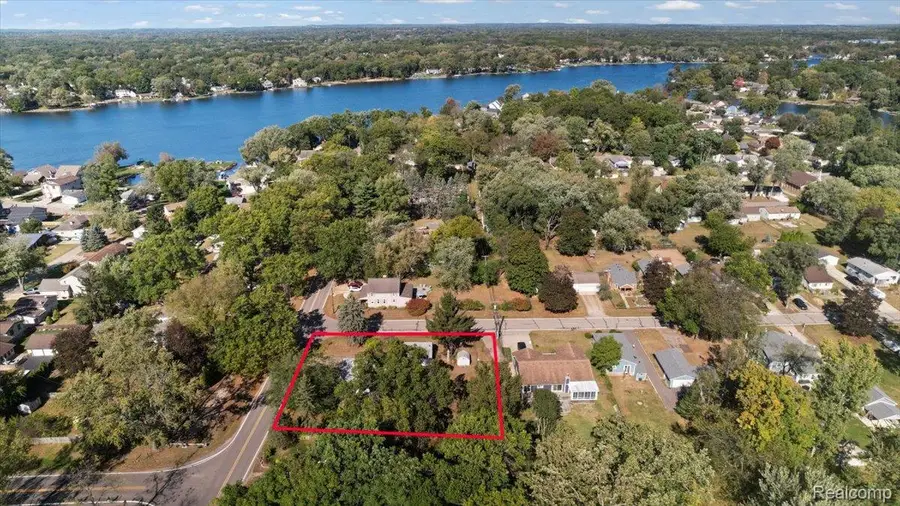 1588 Ladd Road, Wolverine Lake, MI 48390 - Image #2