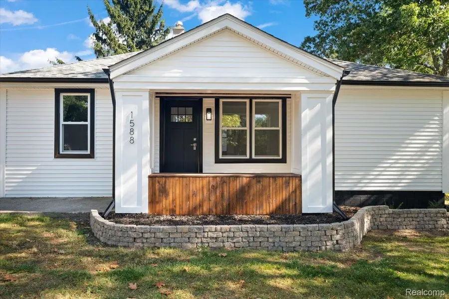 1588 Ladd Road, Wolverine Lake, MI 48390 - Image #3