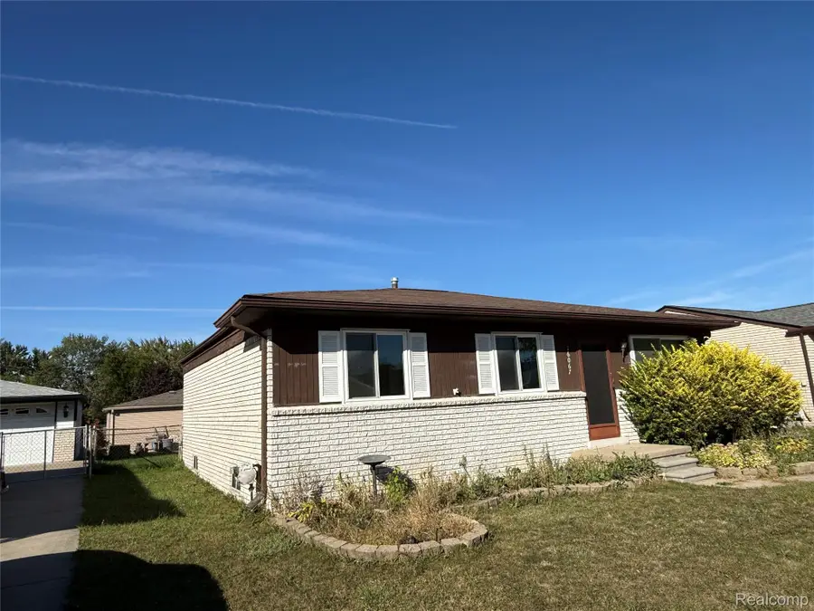 16067 Secretariat Avenue, Roseville, MI 48066 - Image #2