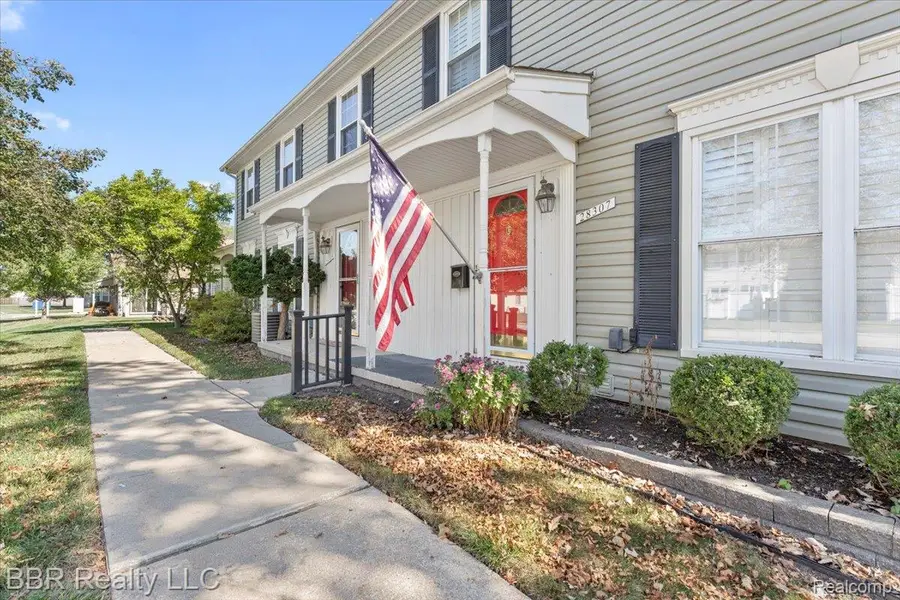 28305 Greenbriar Way, Brownstown, MI 48183 - #2