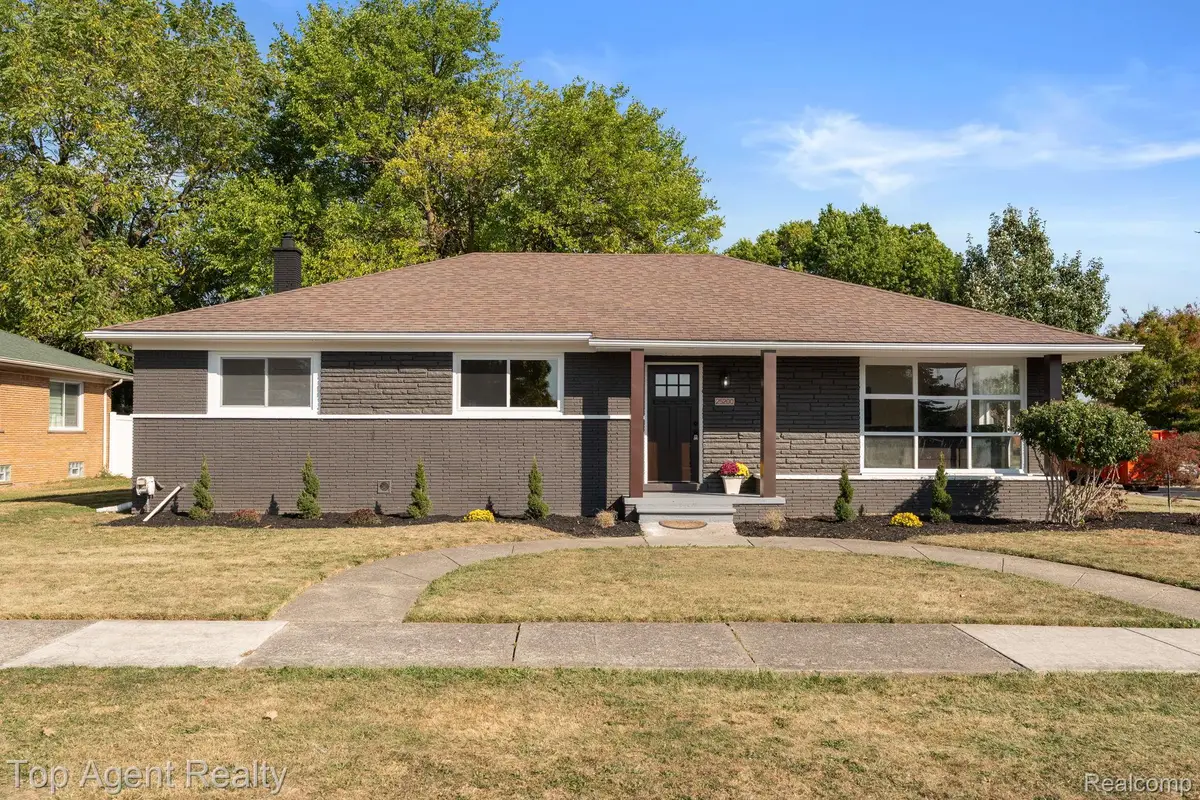 25200 Gardner Street, Oak Park, MI 48237 - Image #1