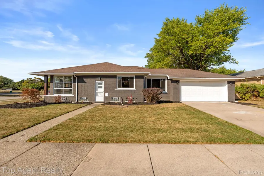 25200 Gardner Street, Oak Park, MI 48237 - Image #2