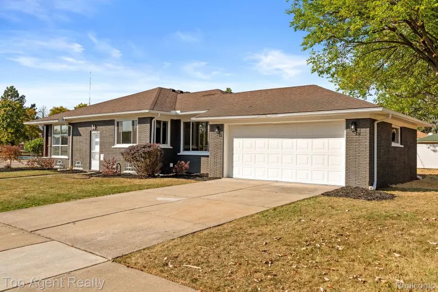 25200 Gardner Street, Oak Park, MI 48237 - Image #3