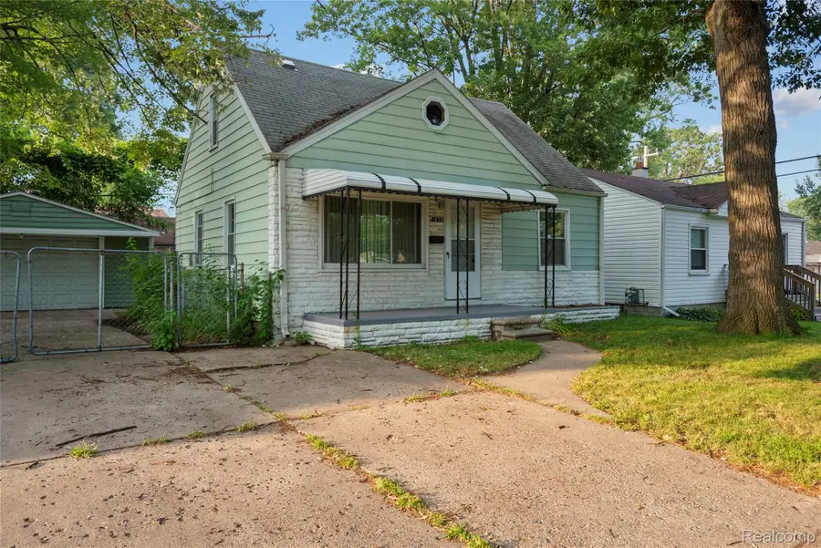 1035 E Madge Avenue, Hazel Park, MI 48030 - Image #2