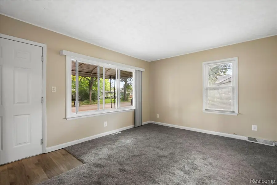 1035 E Madge Avenue, Hazel Park, MI 48030 - Image #3