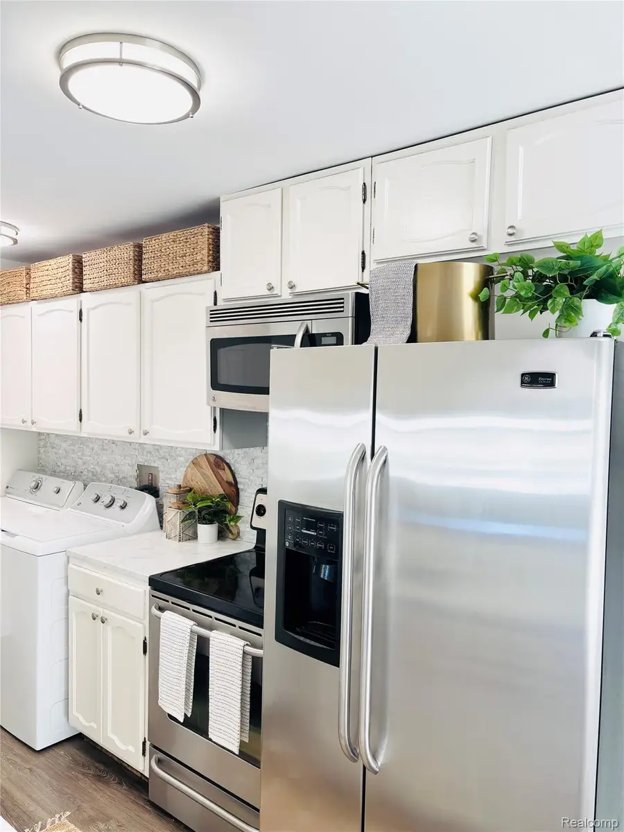 3201 Heatherstone Court, Orion, MI 48360 - Image #2