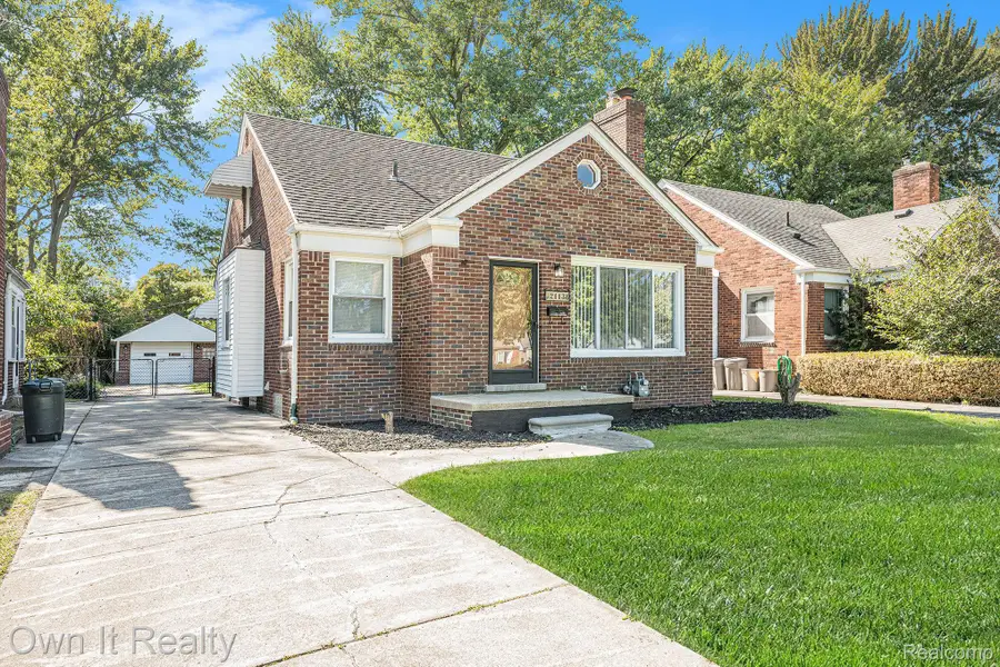 21138 Huntington Avenue, Harper Woods, MI 48225 - Image #2