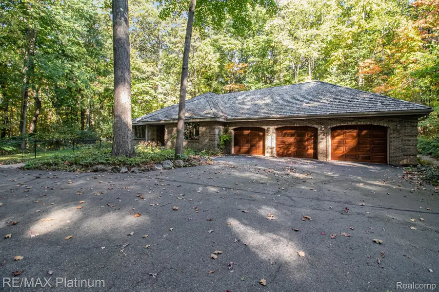 4352 Fenton Road, Hartland, MI 48353 - Image #2