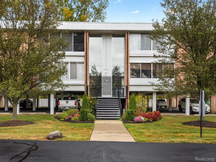 32050 Grand River Avenue #58, Farmington, MI 48336 - Image #3