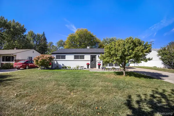 325 Lyons Drive, Troy, MI 48083