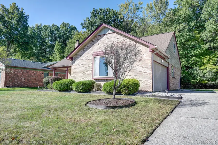 23389 Scott Drive, Farmington Hills, MI 48336 - Image #3