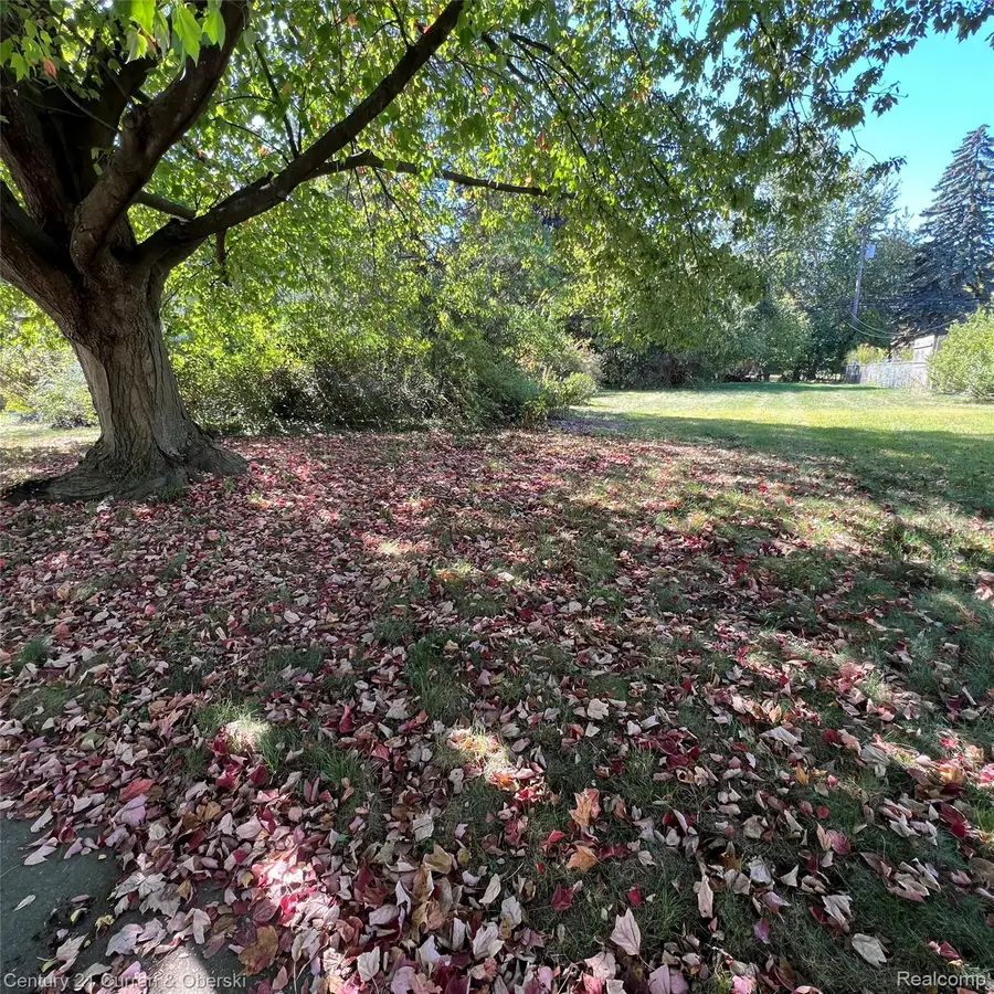 406 S Webik Avenue, Clawson, MI 48017 - Image #2