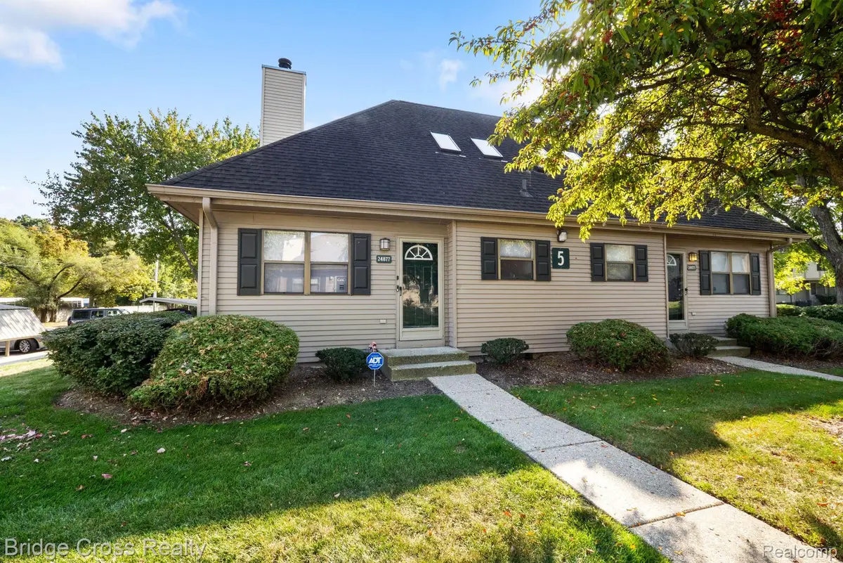 24877 Auburn Lane, Southfield, MI 48033 - Image #1