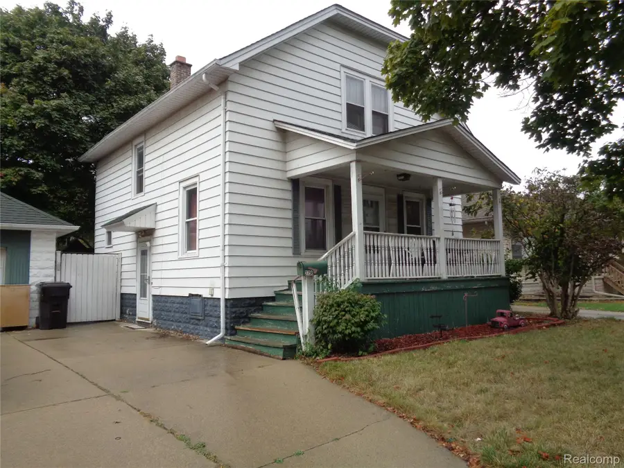 2756 4th St 410 West Road 4th Street, Trenton, MI 48183 - Image #2