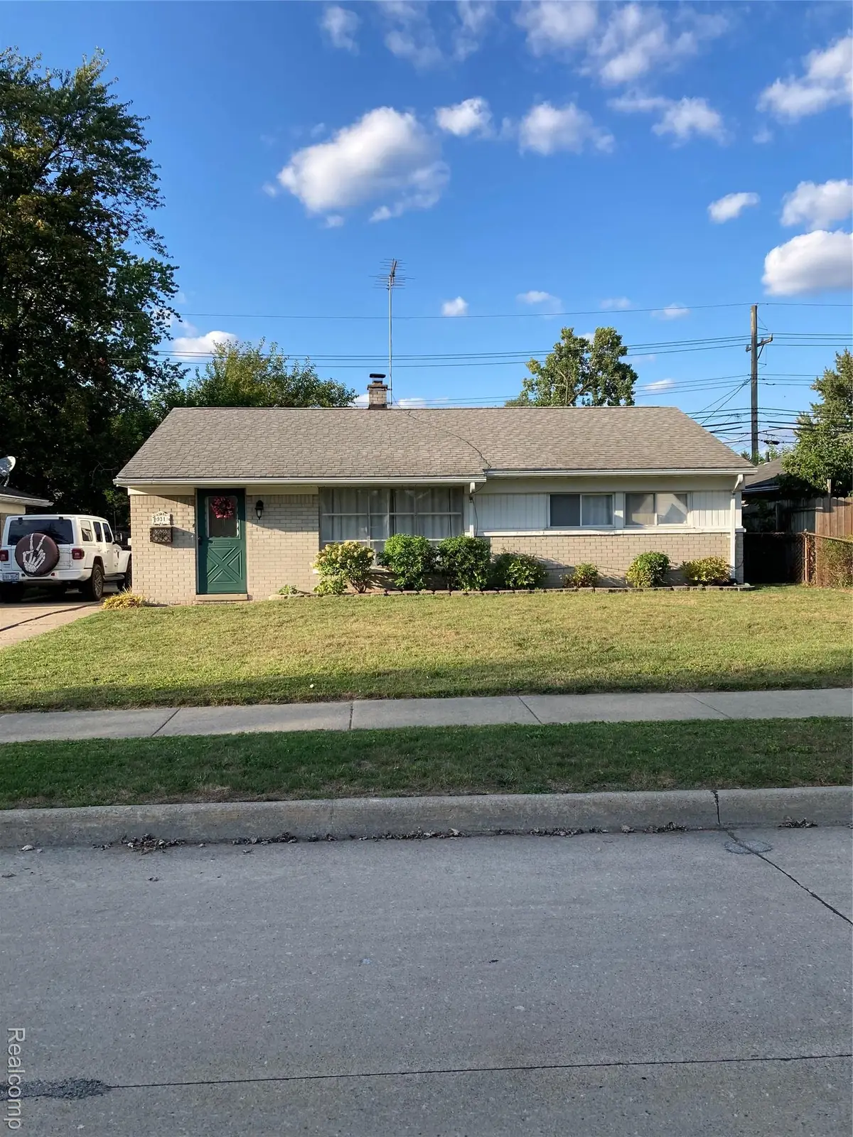 931 E Kalama Avenue, Madison Heights, MI 48071 - Image #1
