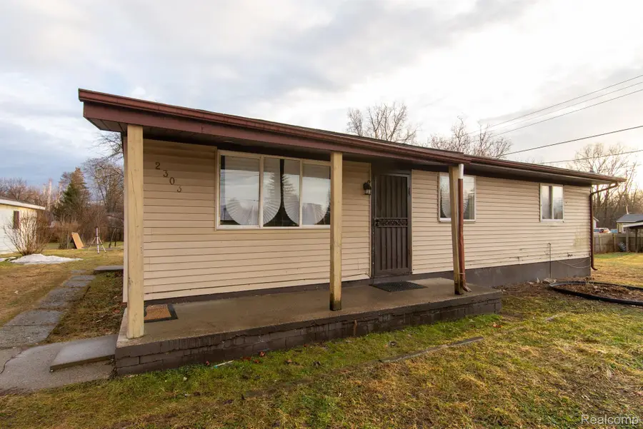 2303 W Coldwater Road, Flint, MI 48505 - Image #2