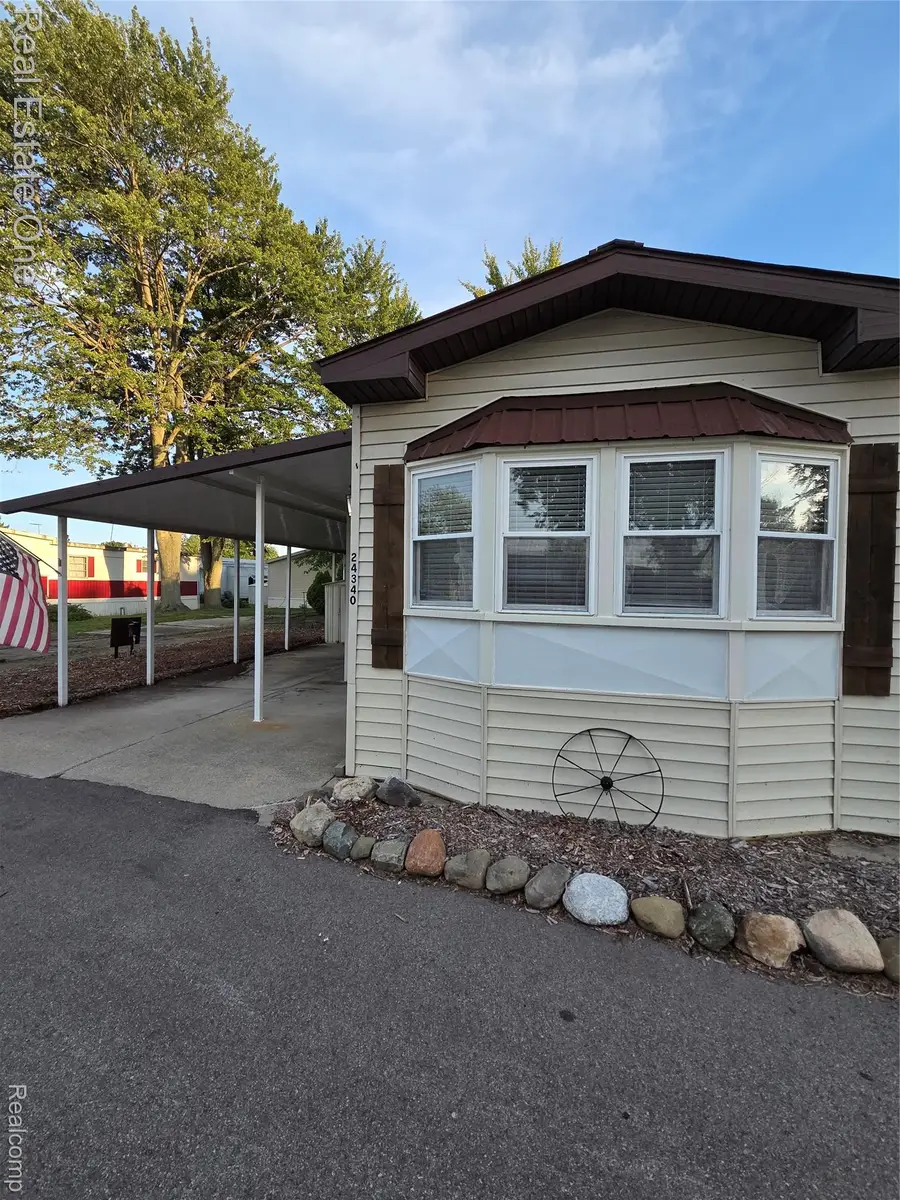 24340 Belfast Street, Harrison Charter Township, MI 48045 - Image #3