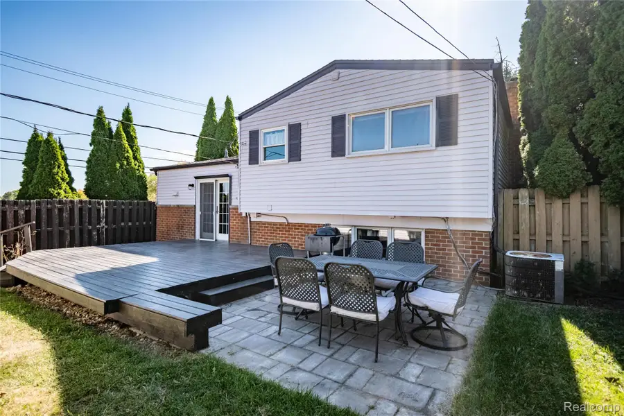 908 W Elmwood Avenue, Clawson, MI 48017 - Image #2