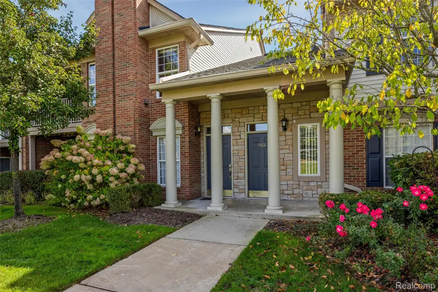 3582 Tremonte Circle S, Rochester, MI 48306 - Image #2