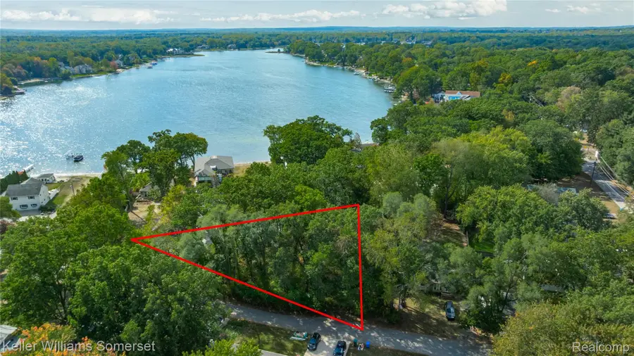 8330 Dickert Street, Commerce Township, MI 48382 - Image #2