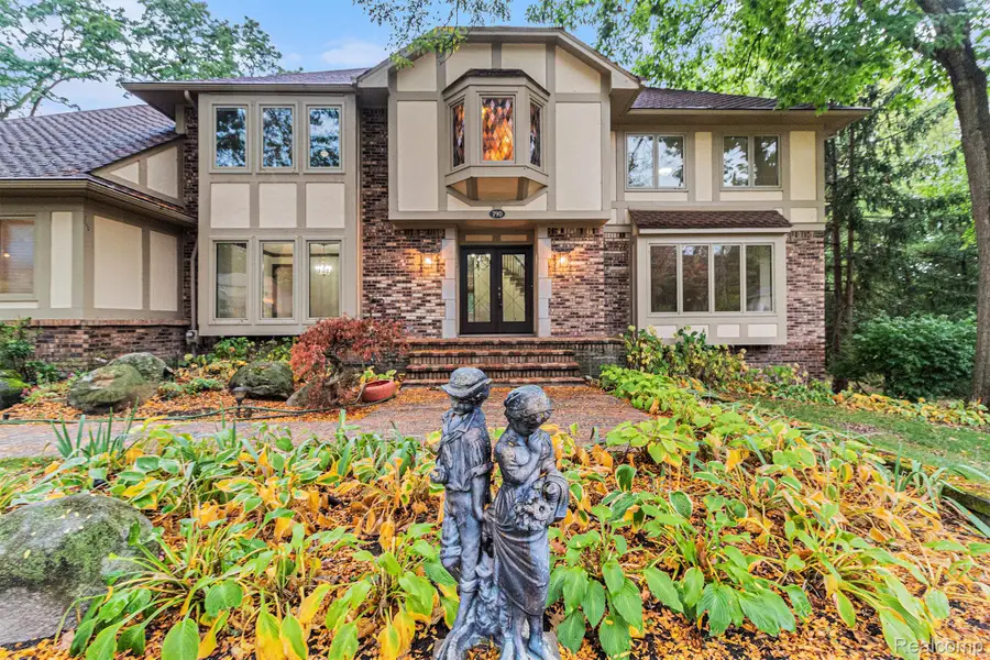 790 Hidden Pine Road Road, Bloomfield, MI 48304 - Image #2