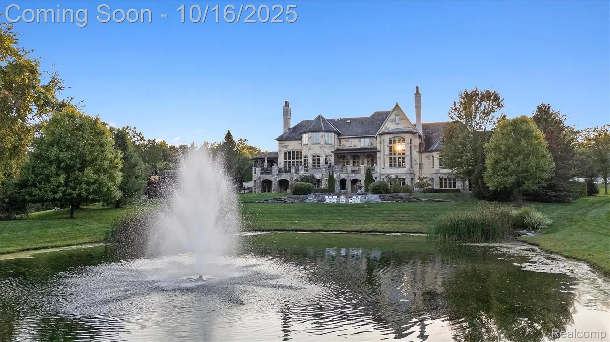 5537 Orchard Ridge, Rochester, MI 48306 - Image #1