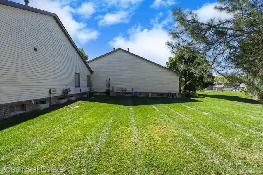 5007 Sandalwood Drive, Grand Blanc Charter Township, MI 48439 - Image #3