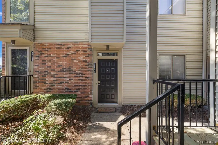 22140 Indian Creek Drive, Farmington Hills, MI 48335 - Image #2