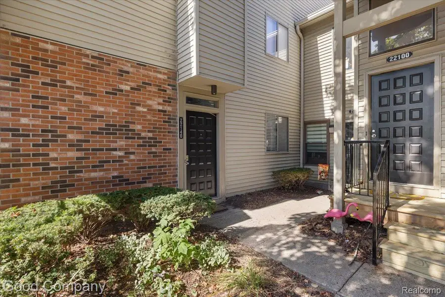 22140 Indian Creek Drive, Farmington Hills, MI 48335 - Image #3