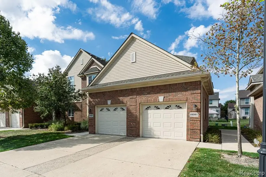 29391 Woodpark Circle, Warren, MI 48092 - Image #2